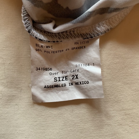 3/4 length sleeve top - Picture 3 of 4